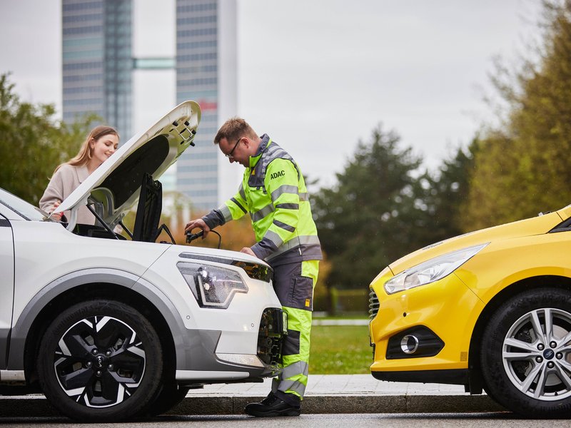 Bild adac-pannenhilfe-starterbatterie-elektroauto.jpg
